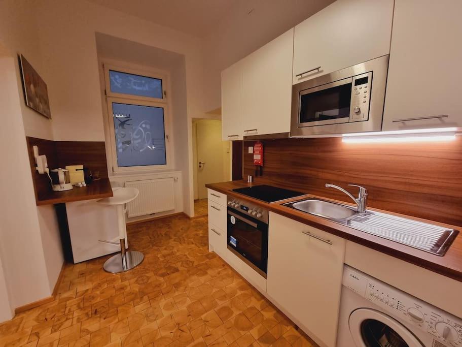 Sissi Royal Suite - Inner City 4 Bedroom Apartment Vienna Esterno foto