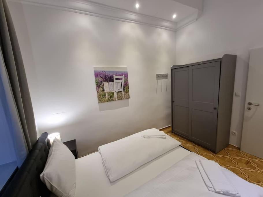 Sissi Royal Suite - Inner City 4 Bedroom Apartment Vienna Esterno foto