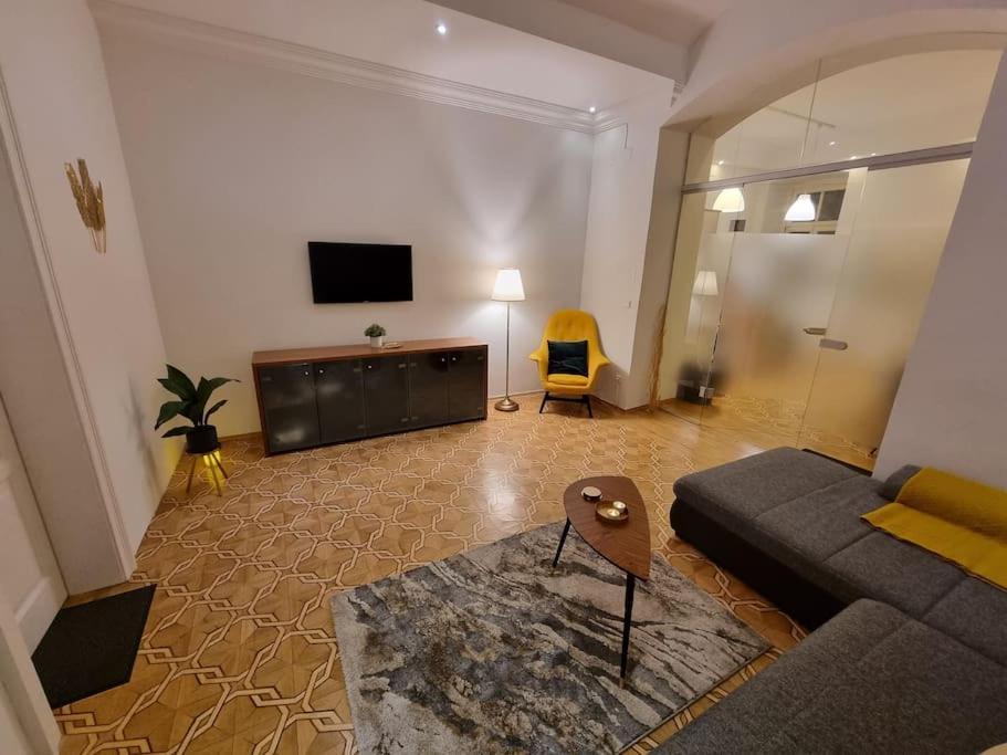 Sissi Royal Suite - Inner City 4 Bedroom Apartment Vienna Esterno foto