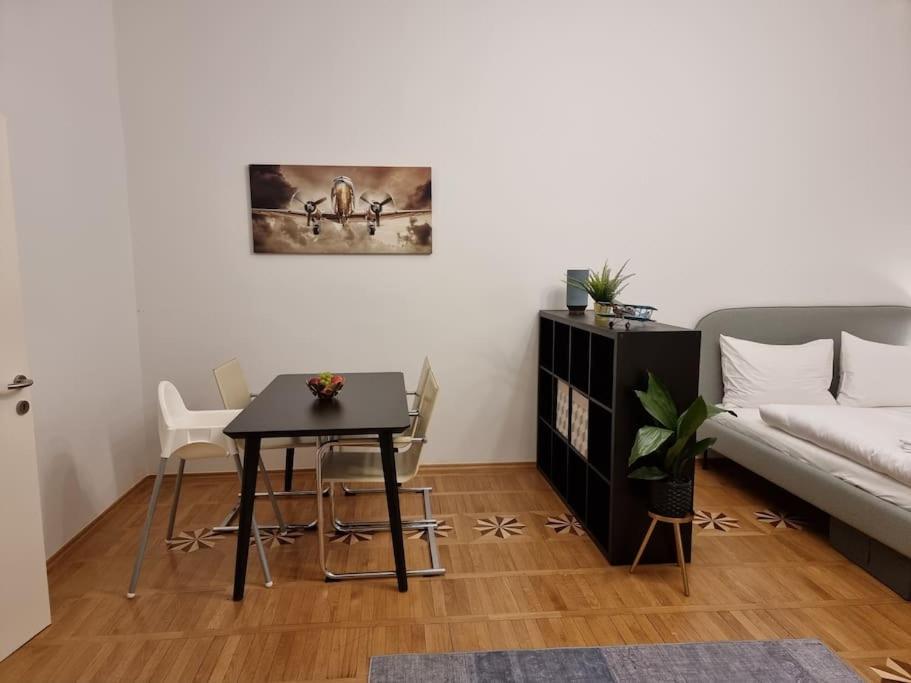 Sissi Royal Suite - Inner City 4 Bedroom Apartment Vienna Esterno foto